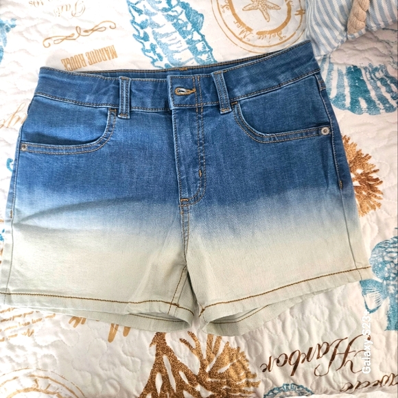 Shorts - Picture 1 of 2